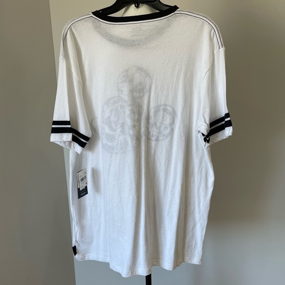 Disney Jon Bugerman design tee shirt in a extra large NWT - Picture 11 of 14